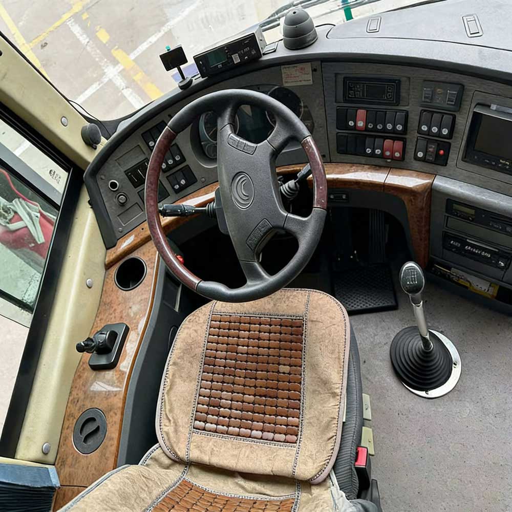 39 o'rindiqli ikkinchi qo'l dizel avtobusi