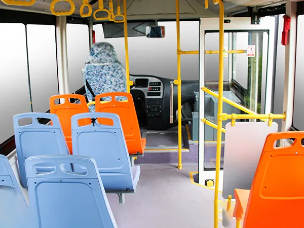 14 o'rindiq toza elektr jamoat avtobusidan foydalangan