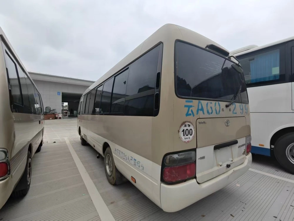 Benzin avtobusi ishlatilgan 20 o'rinli