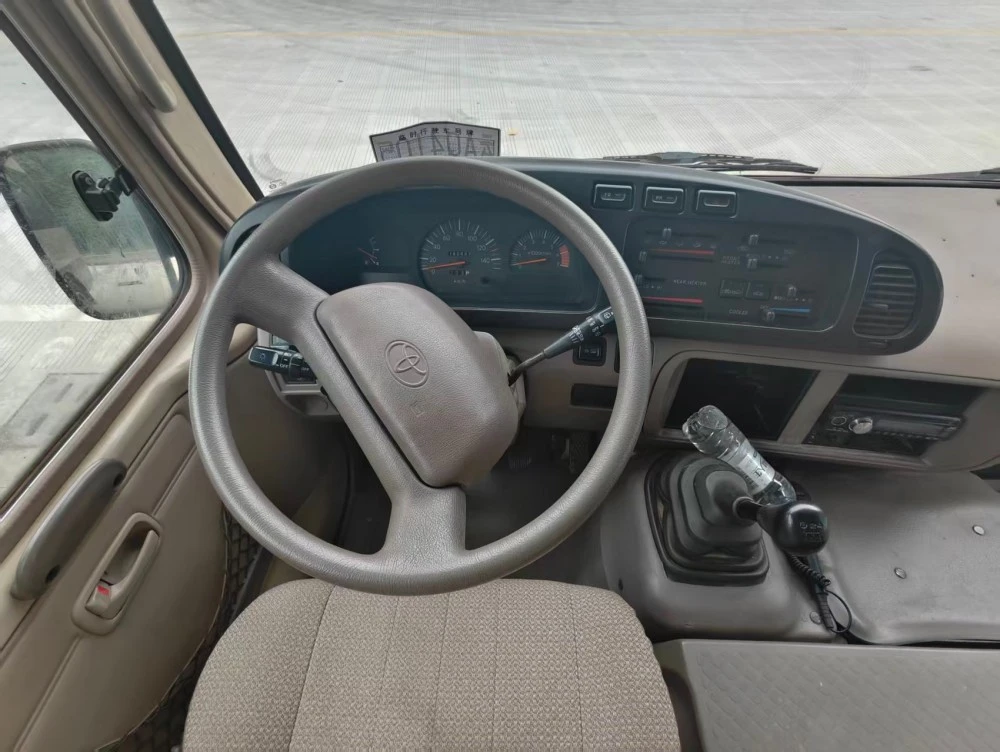 Benzin avtobusi ishlatilgan 20 o'rinli