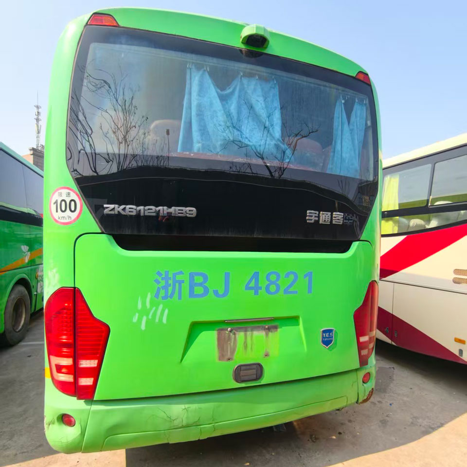 67 o'rinli Uesd dizel avtobusi