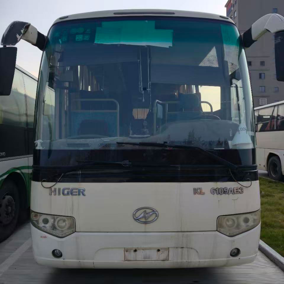 45 o'rindiqli dizel avtobusi