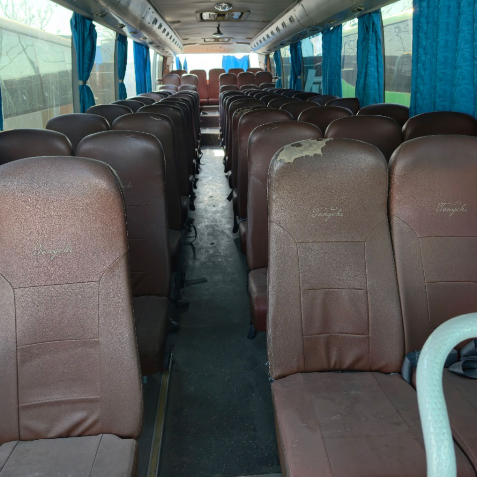 67 o'rinli Uesd dizel avtobusi