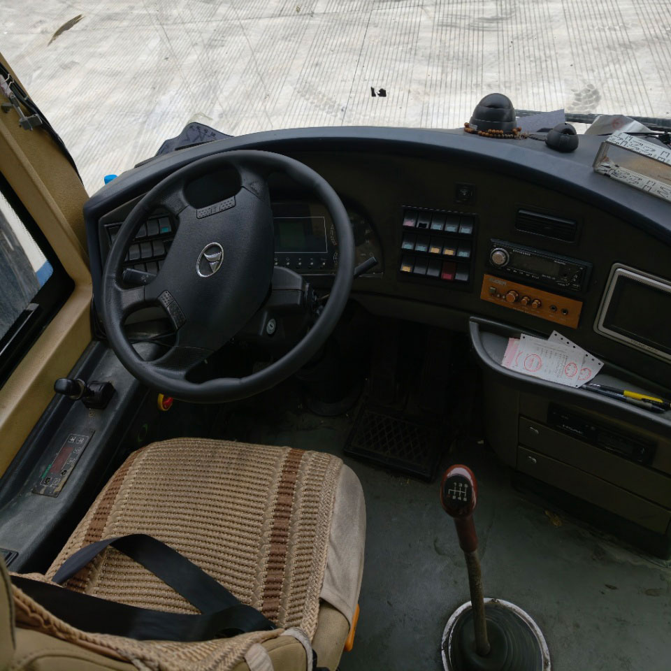 Neoplan 37 o'rindiqli dizel avtobusi